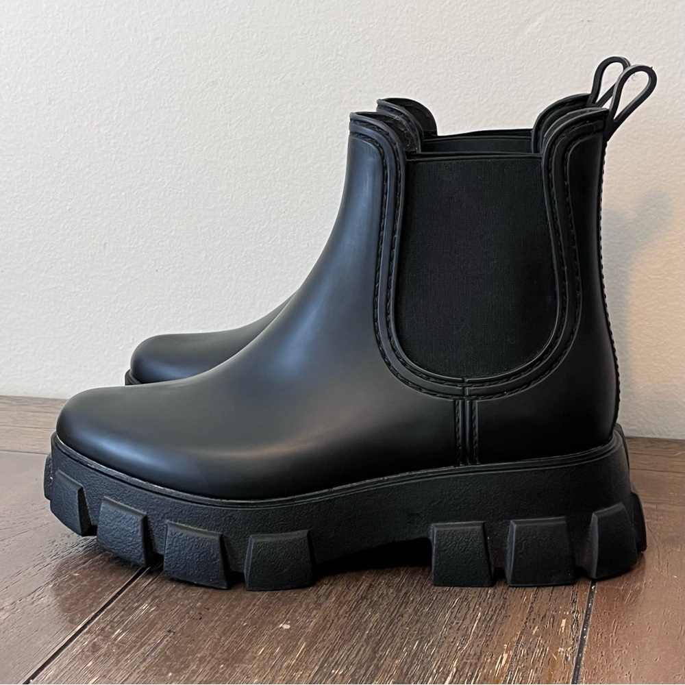Jeffrey Campbell Black Platform Chunky Sole Chelsea Boots Womens size 9